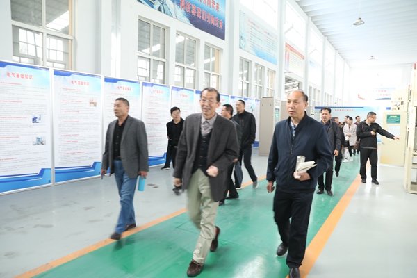山东泰山技师学院老师到公司考察交流