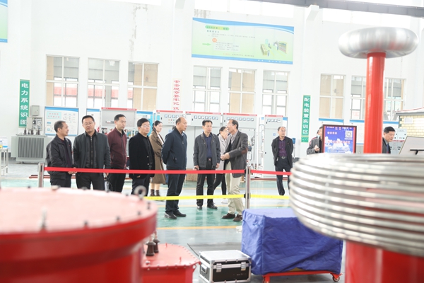 山东泰山技师学院老师到公司考察交流