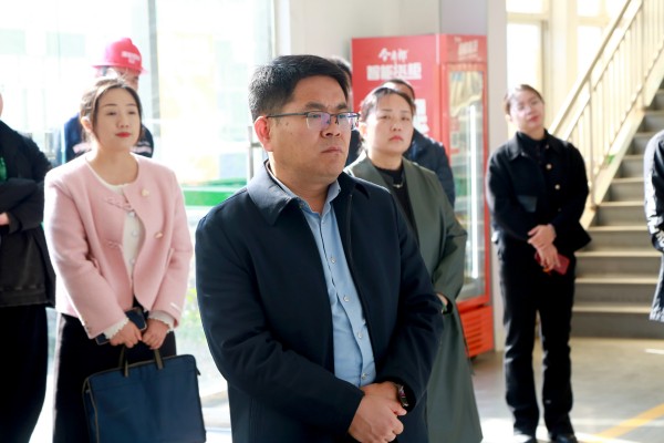 人力资源和社会保障部针对电工、焊工第三方评价活动照片和培训实景照片。