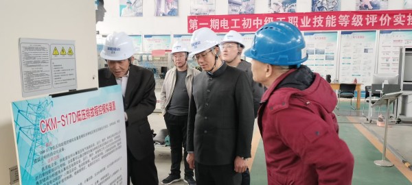 人力资源和社会保障部针对电工、焊工第三方评价活动照片和培训实景照片。