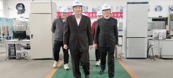 人力资源和社会保障部针对电工、焊工第三方评价活动照片和培训实景照片。