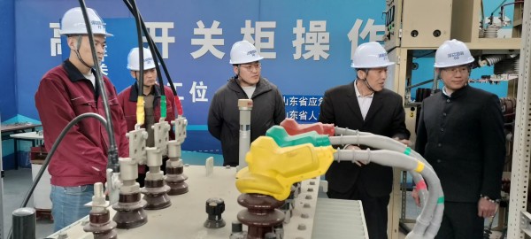 人力资源和社会保障部针对电工、焊工第三方评价活动照片和培训实景照片。