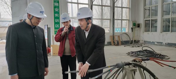 人力资源和社会保障部针对电工、焊工第三方评价活动照片和培训实景照片。