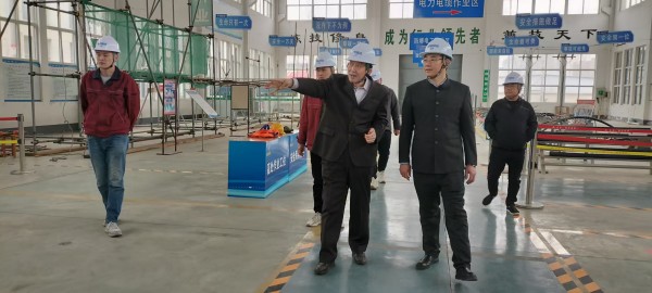 人力资源和社会保障部针对电工、焊工第三方评价活动照片和培训实景照片。