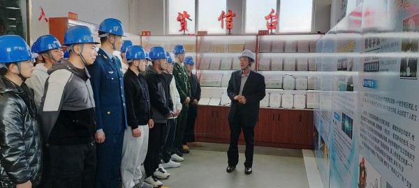 人力资源和社会保障部针对电工、焊工第三方评价活动照片和培训实景照片。