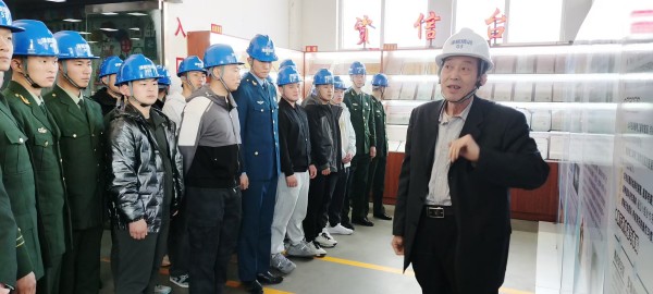 人力资源和社会保障部针对电工、焊工第三方评价活动照片和培训实景照片。