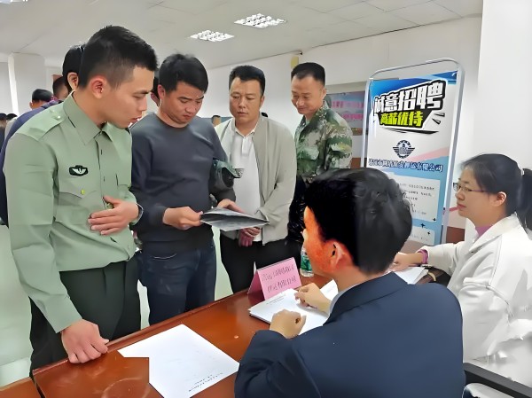 人力资源和社会保障部针对电工、焊工第三方评价活动照片和培训实景照片。