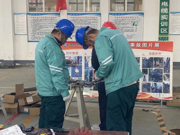 电工焊工技能提升活动招聘照片