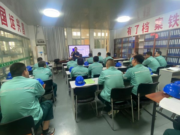 电工焊工技能提升活动招聘照片