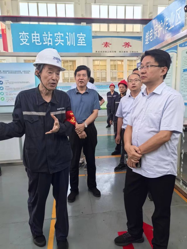 电工焊工技能提升活动招聘照片