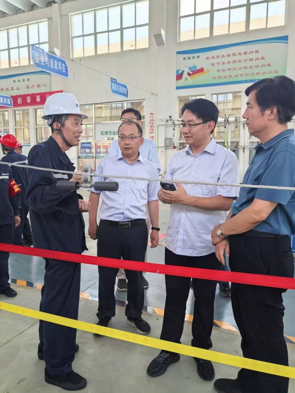 电工焊工技能提升活动招聘照片