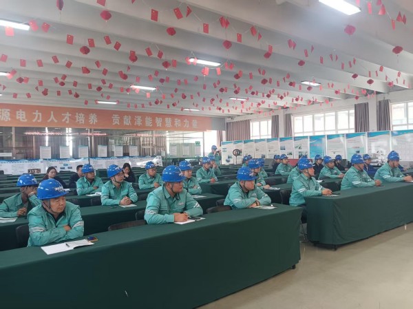 电工焊工技能提升活动招聘照片