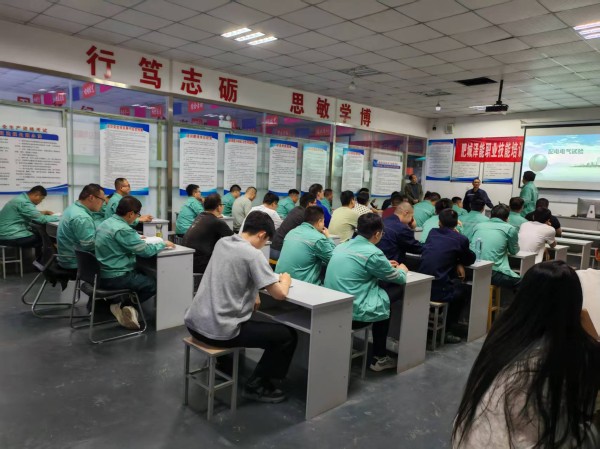 电工焊工技能提升活动招聘照片
