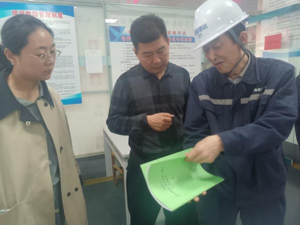 电工焊工技能提升活动招聘照片