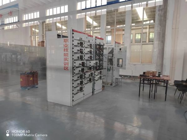 泽能公司建设多功能配电室